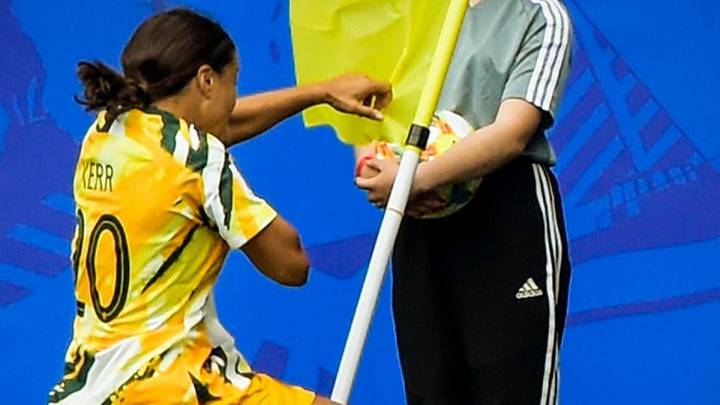 Sam Kerr celebró su primer gol en un Mundial a lo Cahill