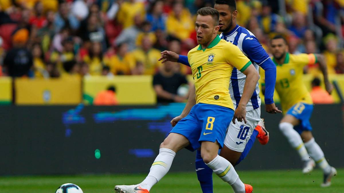 Busquets-Arthur-De Jong: más dinámica de juego, menos gol