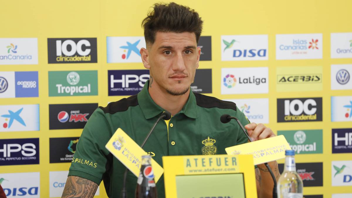Peñalba, en una conferencia de prensa con Las Palmas.