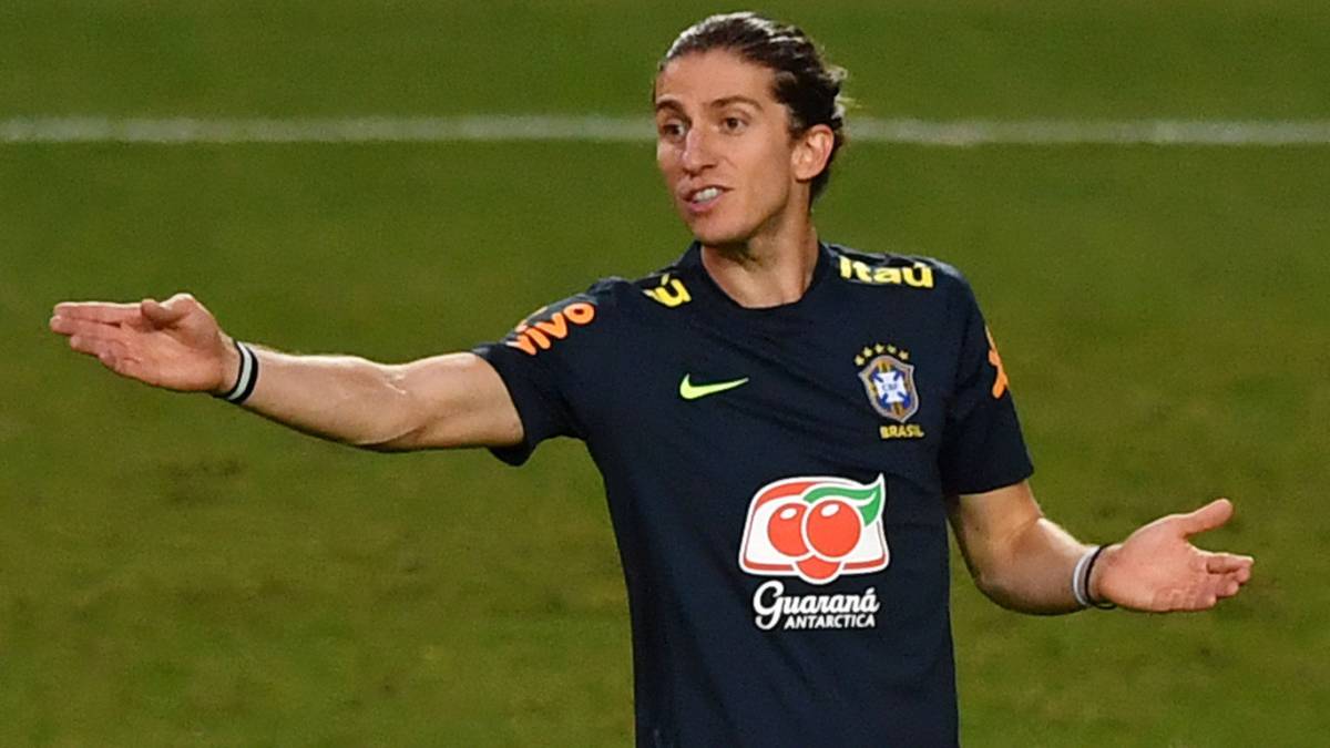 Filipe Luis en entrenamiento de Brasil en Pacaembu