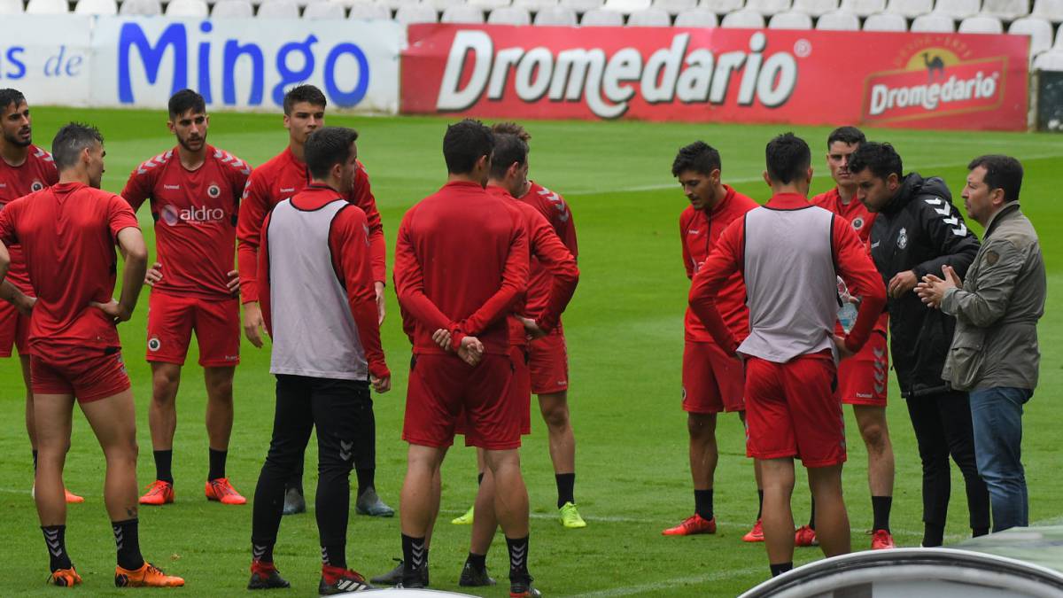 Chuti Molina cerró el último entrenamiento felicitando a la plantilla por su trabajo y anunciandoles prontas noticias suyas.