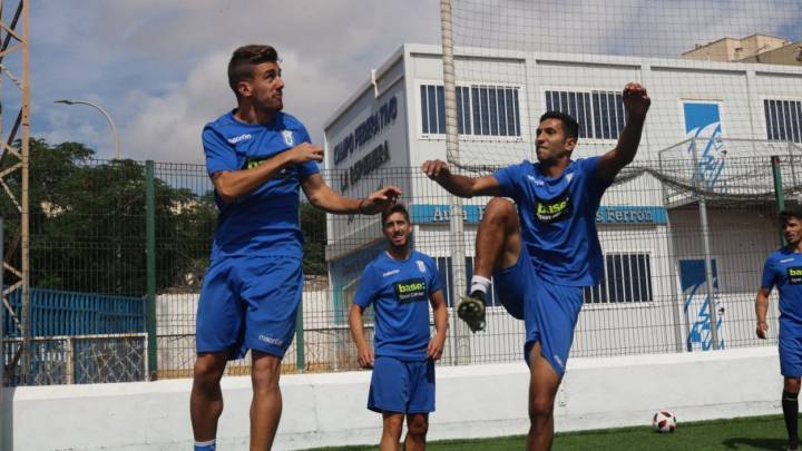 El Melilla entrena en césped artificial de cara a Son Malferit