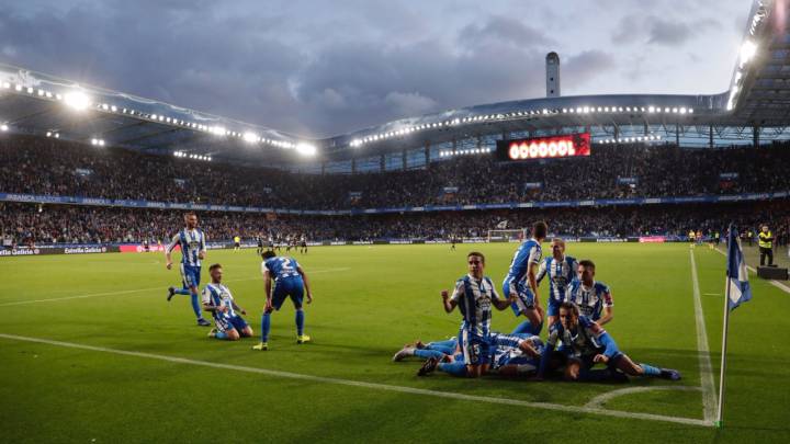 El Deportivo celebra un gol ante el Málaga