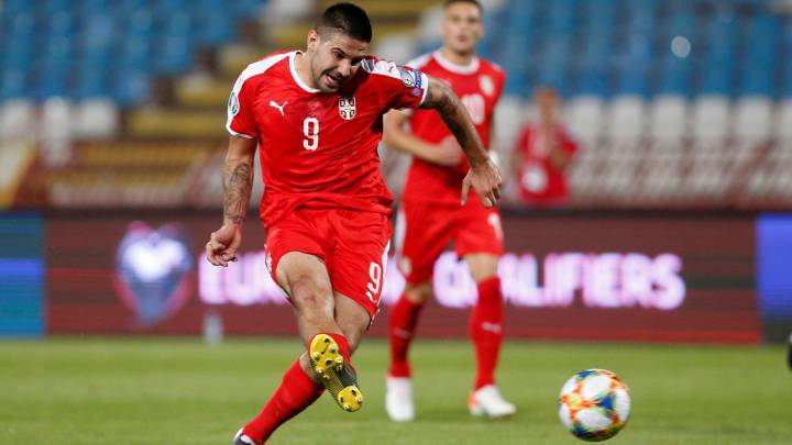 El Betis negocia por el compañero de ataque de Jovic en Serbia