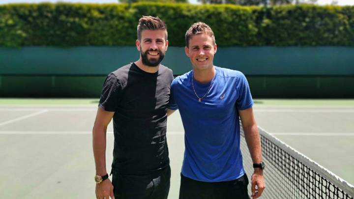 Gerard Piqué, con el tenista Vasek Pospisil