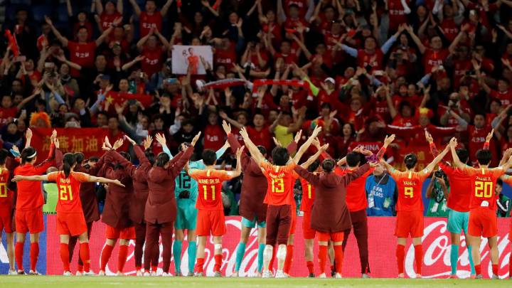 China celebra la victoria ante Sudáfrica.