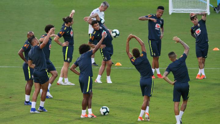 Los jugadores de Brasil se entrenan en la previa del partido ante Venezuela.