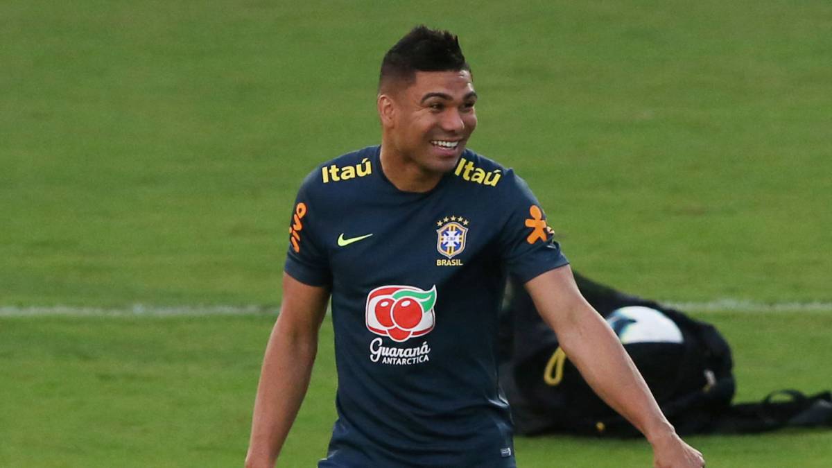 El centrocampista brasileño del Real Madrid, Casemiro, con su selección.