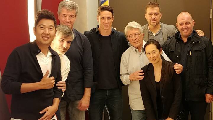 Cerezo y Gil Marín, con él en Japón.