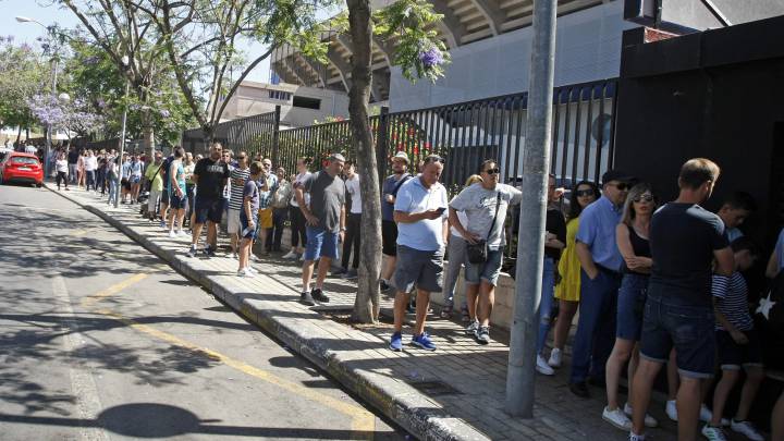 Locura confirmada: el Rico Pérez cuelga el 'no hay billetes'