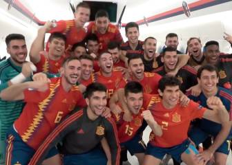El celebración de la Sub-21 en el vestuario tras lograr la hazaña