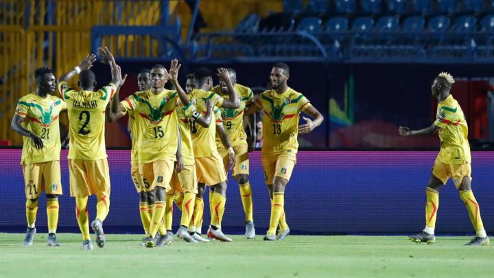 Mali celebra un gol