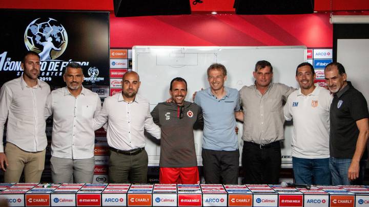 El técnico Rubén Caño explicó el método español en el Congreso de fútbol sin fronteras en Tijuana