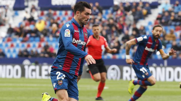 Jason no saldrá cedido y Abdennour, a la espera