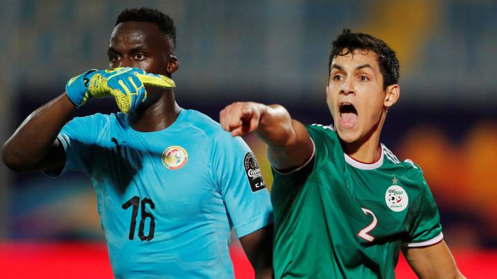 El defensa del Betis Aissa Mandi triunfa en la Copa de África con Argelia. Es el mayor pasador de LaLiga por delante de Rakitic, Piqué, Busquets y Alba.