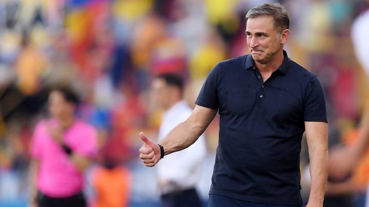 Soccer Football - 2019 UEFA European Under-21 Championship - Semi Final - Germany v Romania - Stadio Renato Dall'Ara, Bologna, Italy - June 27, 2019 Germany coach Stefan Kuntz gestures REUTERS/Alberto Lingria