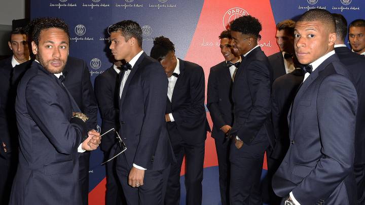 La plantilla del PSG celebra la cena benéfica del año
