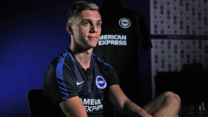 Leandro Trossard en su presentación con el Brighton.