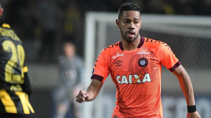 Renan Lodi con el Paranaense.