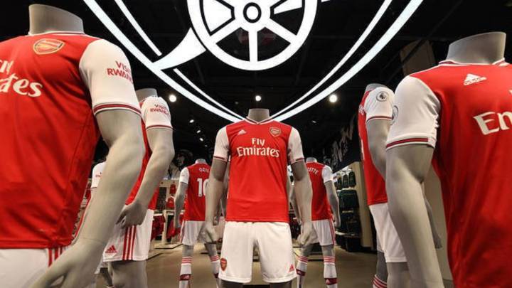 Las nuevas equipaciones del Arsenal.