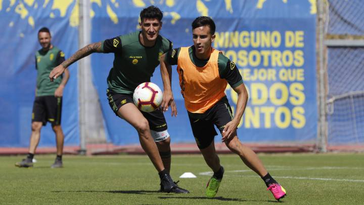 Carlos González deja Las Palmas por el Valencia Mestalla