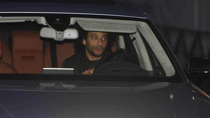 Marcelo sale con su coche