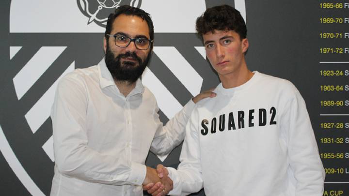Guille Amor, hijo del director de relaciones institucionales del FC Barcelona, ficha por el Leeds United.