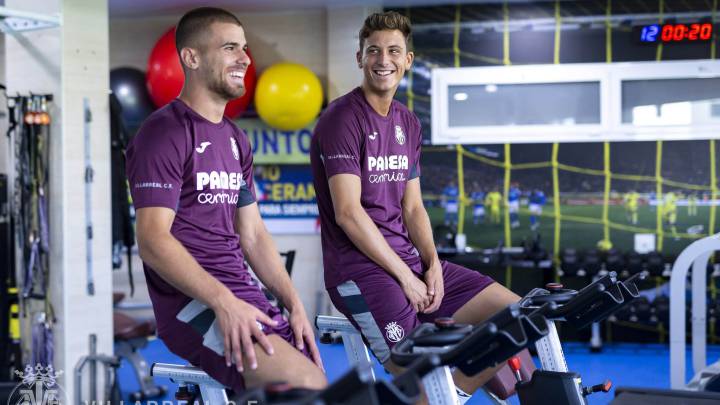 Pau Torres y Leo Suárez pasan de las vacaciones y se incorporan al grupo ya