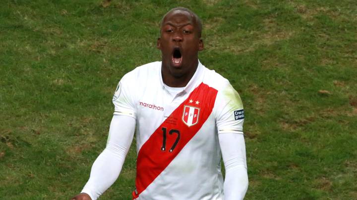 El Rayo ejecutará su opción de compra por Luis Advíncula