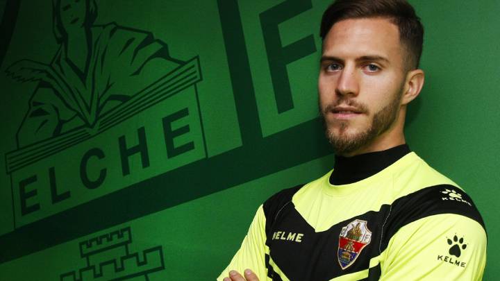 Iván Calero rescinde y el Elche aclara la continuidad de Tekio