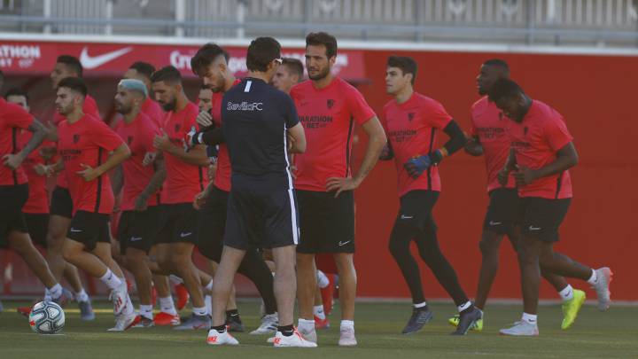 El jugador del Sevilla Franco el Mudo Vázquez citó a Juan Román Riquelme en unas frases que recordaron el "Correr es de cobardes" de Rogelio Sosa, del Betis