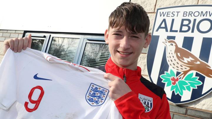 Louie Barry, de 16 años, jugará en el Barcelona.