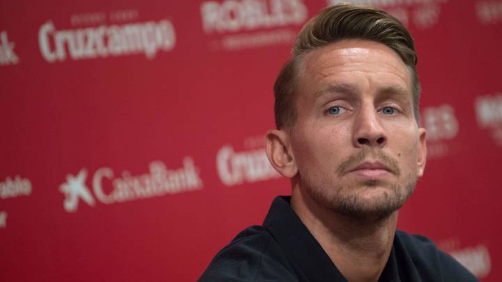 Un jugador del Sevilla, Luuk de Jong, y otro que se fue, Quincy Promes, han sido objeto de las críticas del gurú del periodismo en Holanda Johan Derksen.