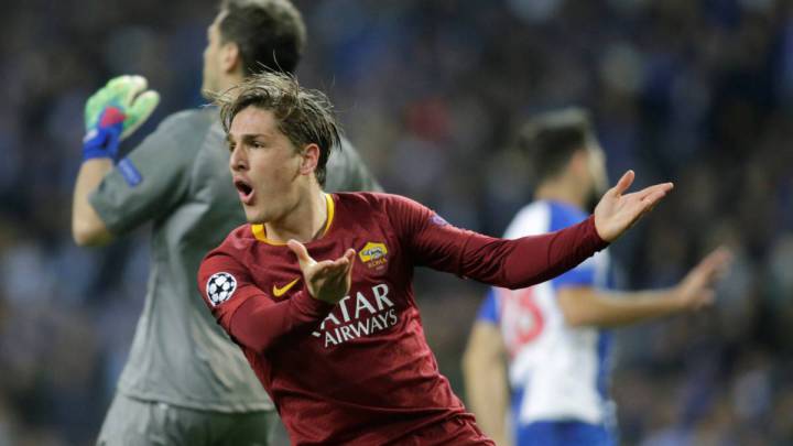 El jugador italiano del Roma, Nicolò Zaniolo, durante un partido.