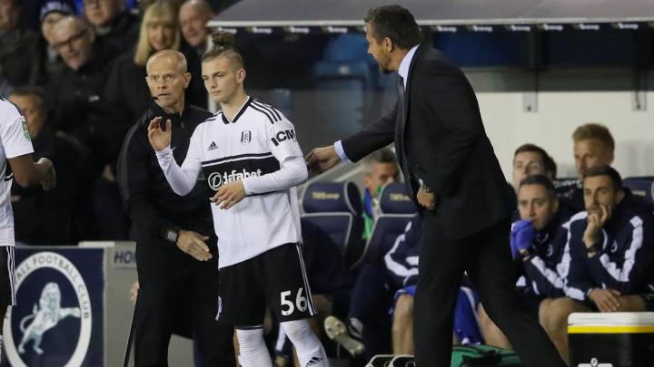 Harvey Elliot sustituyendo a Floyd Ayite en el partido de tercera ronda de Carabao Cup ante el Millwall.