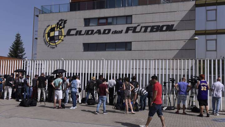 El enredo del Grupo IX, más cerca de solucionarse.