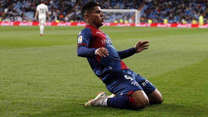 El delantero colombiano, 'Cucho' Hernández, durante un partido con el Huesca.