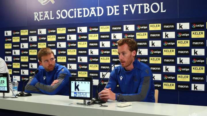 Illarramendi y Zurutuza durante la rueda de prensa de hoy (foto vía Twitter @RealSociedad).