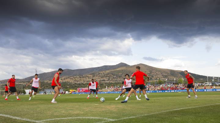 Rondo del Atlético con Joao Felix, Costa, Herrera, Saúl o Koke, en el que SImeone estuvo muy cerca del portugués en todo momento.