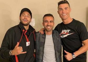 Neymar, en Turín haciendo un anuncio con Cristiano