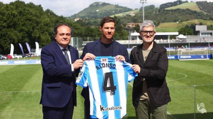 Xabi Alonso en su presentación con la Real Sociedad B