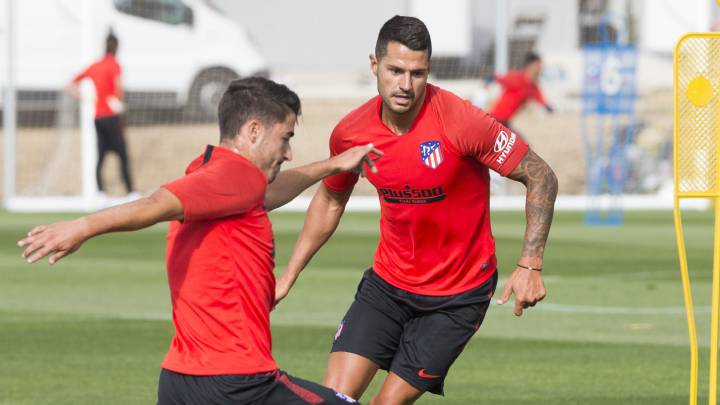 Vitolo con el Atlético en San Rafael.