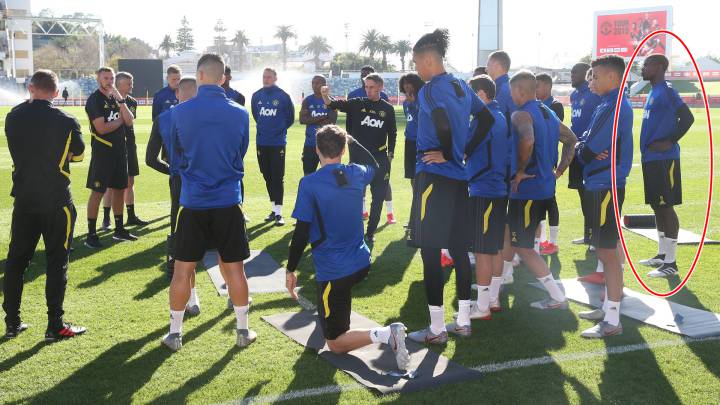 Pogba, a la derecha, en el entrenamiento del United.