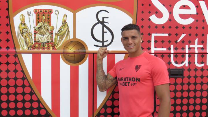 El defensa brasileño del Sevilla Diego Carlos, que llega del Nantes y destaca por su potencia física, habló con As de su inicio en el club blanquirrojo.