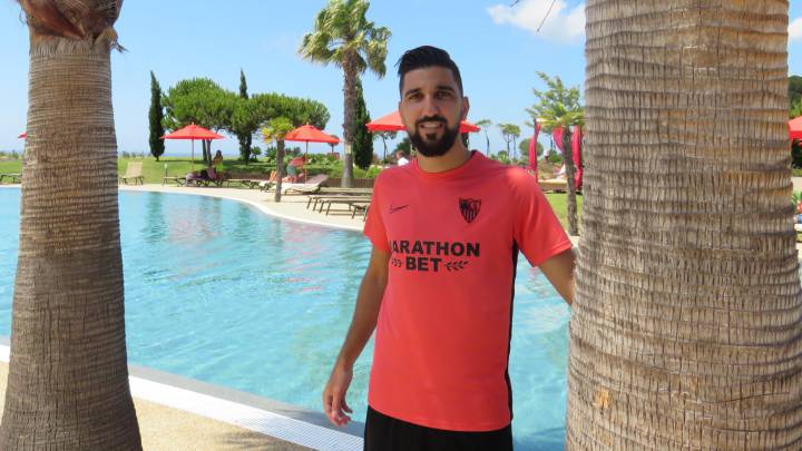 Munas Dabbur posa para AS en la concentración del Sevilla en Portugal, donde el equipo nervionense se entrena durante estos días.