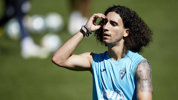 El Eibar también espera que
el Barça se decida a pagar