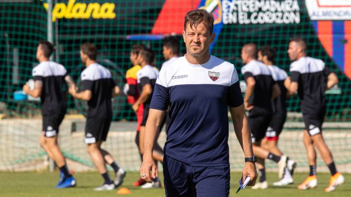 Manuel Mosquera, entrenador del Extremadura