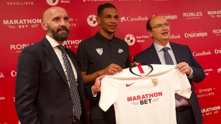 El Sevilla presentó a Fernando Reges como nuevo refuerzo para el mediocampo. Llega del Galatasaray: "Estoy listo para jugar el amistoso ante el Reading".