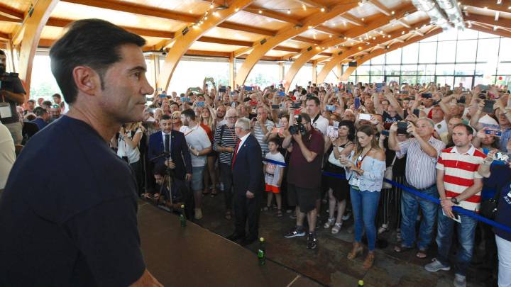 Marcelino, ante las peñas.