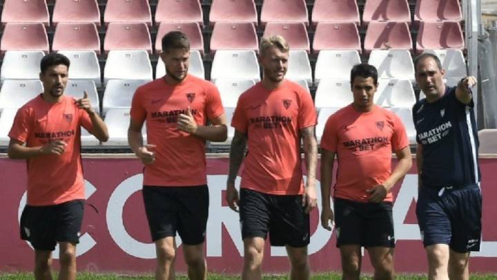 Los internacionales del Sevilla Jesús Navas, Tomas Vaclik, Simon Kjaer y Wissam Ben Yedder regresaron a los entrenamientos y coincidieron con Fernando.